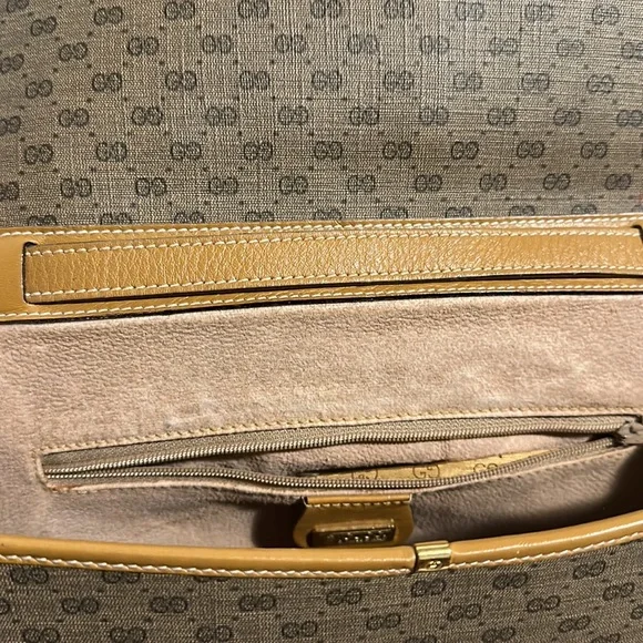 Authentic GUCCI(Vintage) SLING bag - Picture 4 of 9